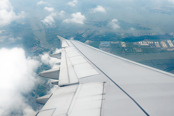 Wing aircraft in altitude during flight