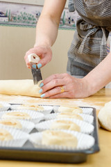 Cutting dough