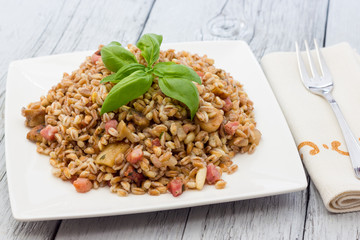 Spelt with mushrooms and bacon