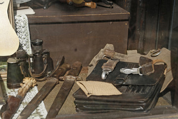 Auslage in einem Trödelladen