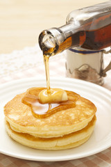 パンケーキとメイプルシロップ
