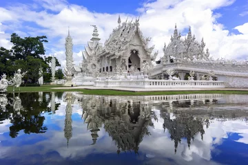 Fototapeten Wat Rong Khun, Reflections. © GNNick