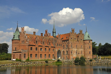 Fototapeta na wymiar Egeskov castle, Denmark