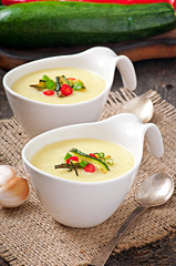 Zucchini cream soup with garlic and chilli