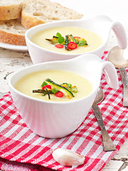 Zucchini cream soup with garlic and chilli