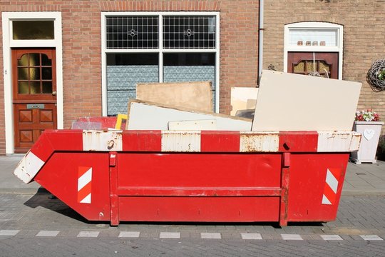 M&uuml;llcontainer mit Bauschutt