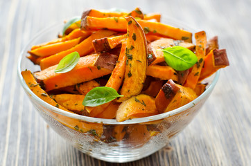 Sweet potato baked with herbs