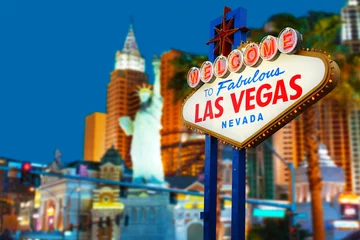Selbstklebende Fototapete Amerikanische Orte Willkommen in der Neonreklame von Las Vegas