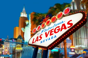 Zelfklevend Fotobehang Welcome to Las Vegas neon sign © somchaij