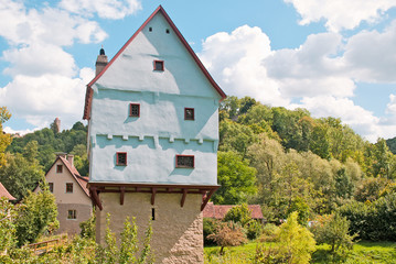 Mittelalterliches Topplerschlößchen im Taubertal bei Rothenburg