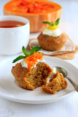 Pumpkin muffins with lemon sauce