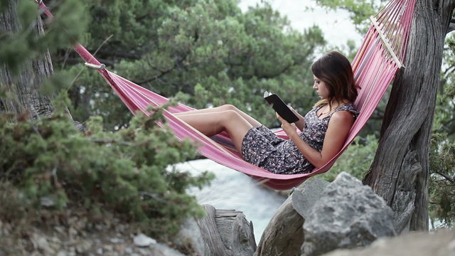 Girl In Hammock E-book Reading