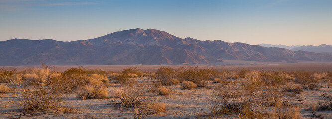 Fototapeta na wymiar Desert Sunrise