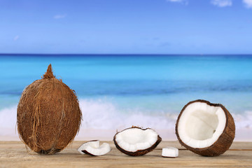 Kokosnuss Frucht im Sommer am Meer