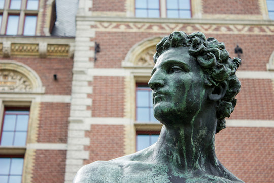 standbeeld Mercurius Rijksmuseum Amsterdam