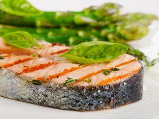 Grilled salmon with herbs