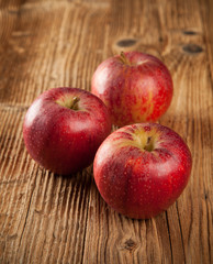 Fototapeta na wymiar Fresh harvested apples on wood