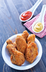 fried chicken wings with sauce