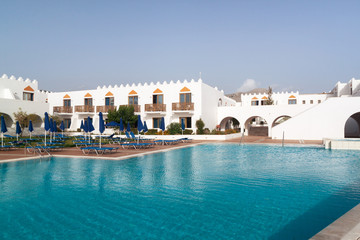 Fototapeta na wymiar Hotel with swimming pool