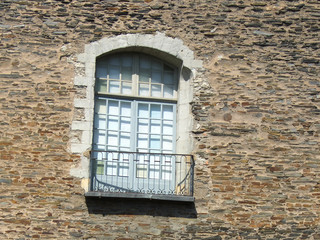 Fototapeta na wymiar fenêtre unique de la Tour