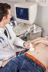 Ultraschalluntersuchung im Krankenhaus