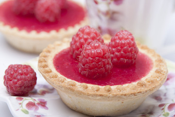 Tartlet of shortcrust pastry    with raspberry jelly and raspber