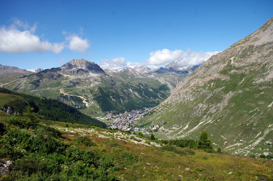 val d'is&egrave;re vue du col de l'iseran