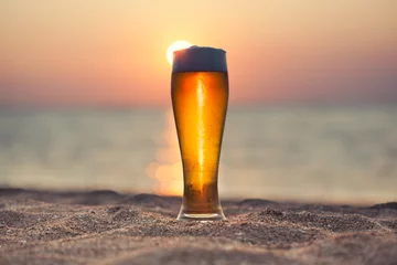 Poster Im Rahmen Glass of beer on a sunset © merydolla