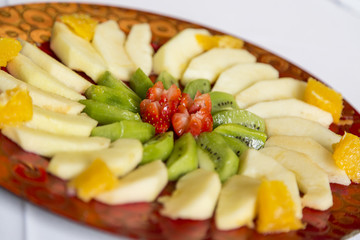 Torta para eventos. Kiwi ,durazno, frutilla.