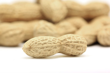Dried peanut