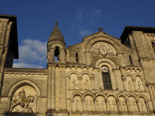Fototapeta na wymiar Iglesia de la Santa Cruz en Bordeaux