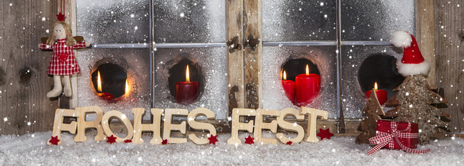Klassisches Weihnachtsfenster in rot weiß: Weihnachtskarte