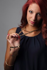 ragazza con collana