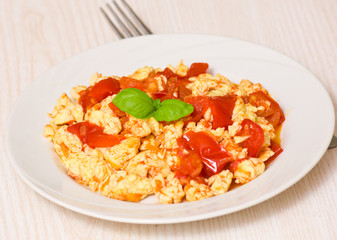 scrambled eggs with tomato