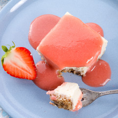Cheese cake with strawberry sauce