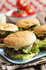 Vegetarische Bio-Hamburger mit Gemuesebratling