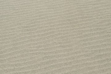波模様の砂浜