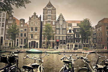 Fototapeta premium grey day in amsterdam city