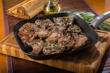 Costolette d'agnello alla scottadito cotte sulla piastra