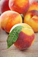 Fototapeta na wymiar fresh peaches on a wooden table .
