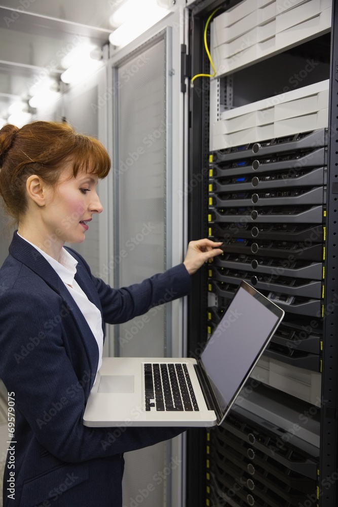 Aufkleber pretty technician using laptop while working on servers