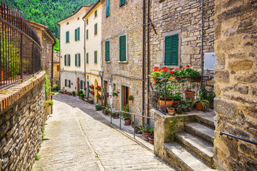 Obraz na płótnie Canvas Italian street in a small provincial town of Tuscan