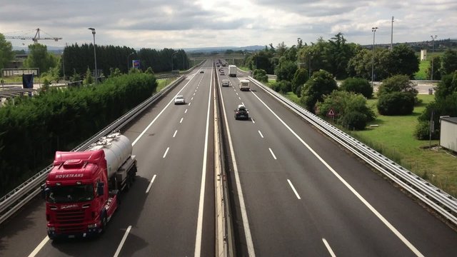 Traffico regolare autostradale