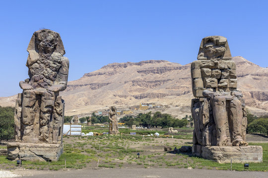 Los colosos de Memn&oacute;n