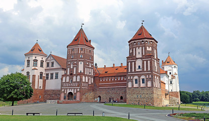 Fototapeta na wymiar Ancient Mir Castle Complex in Belarus