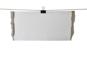 well pappe schild an wäscheleine mit papier klemme