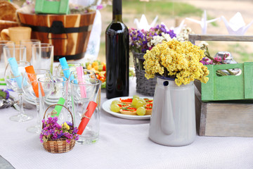 Obraz na płótnie Canvas Table setting with flowers