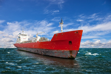 Fototapeta premium Perspective view on a tanker at sea.