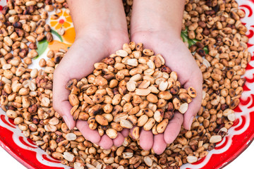 Roasted  peanuts  in woman hand