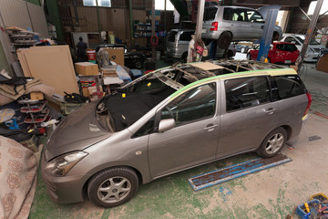 自動車の修理 屋根の交換
